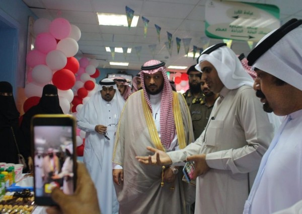 محافظة الدرب تبتهج بعيد الفطر المبارك والقحطاني يتقدم المصلين ويعايد المرضى