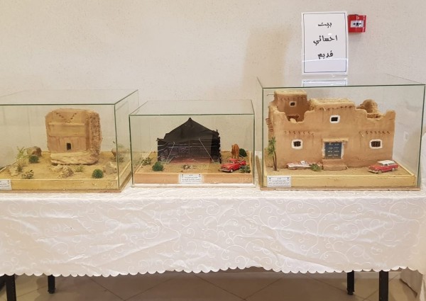 نادي حي رؤية بالثانوية الأولى بالمبرز يقيم رحلة سياحية إلى (جبل قارة) و«متحف الأحساء الوطني»