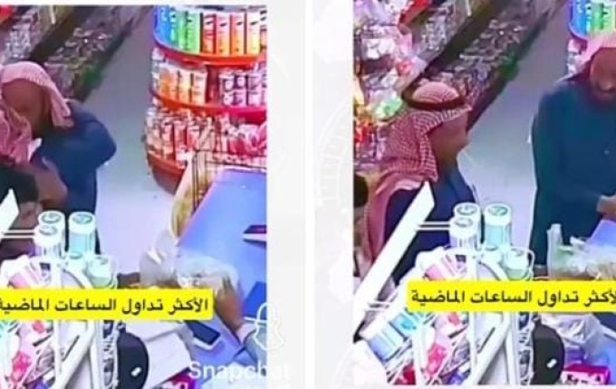 فرح ودهشة.. بالفيديو.. ردة فعل مواطن عندما التقى صديقه بالصدفة داخل بقالة بعد غياب 30 عامًا