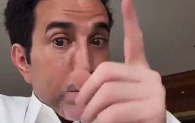 ‏تقعد 4 ساعات مع وحدة تبطحون بالبثوث.. بالفيديو: فايز المالكي يهاجم مجددا داعمي بثوث المشاهير