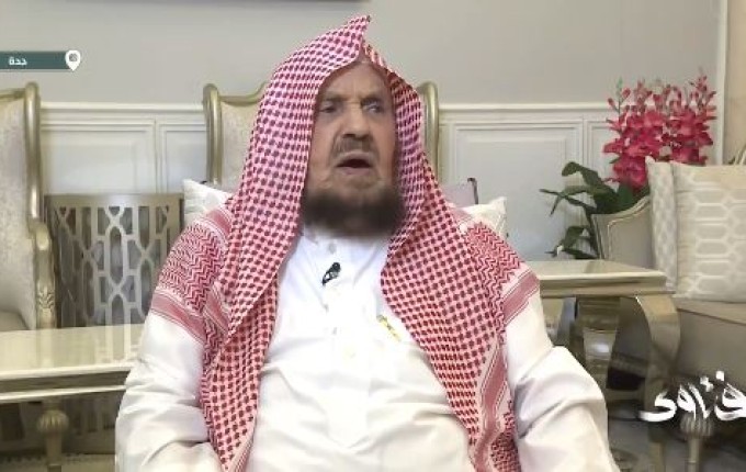 ما حكم من قال “عليَّ الحرام” ولم يفعل؟.. الشيخ عبد الله المنيع يوضح (شاهد)