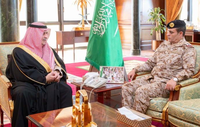أمير تبوك يستقبل اللواء العنزي بمناسبة تكليفه قائداً للمنطقة الشمالية الغربية