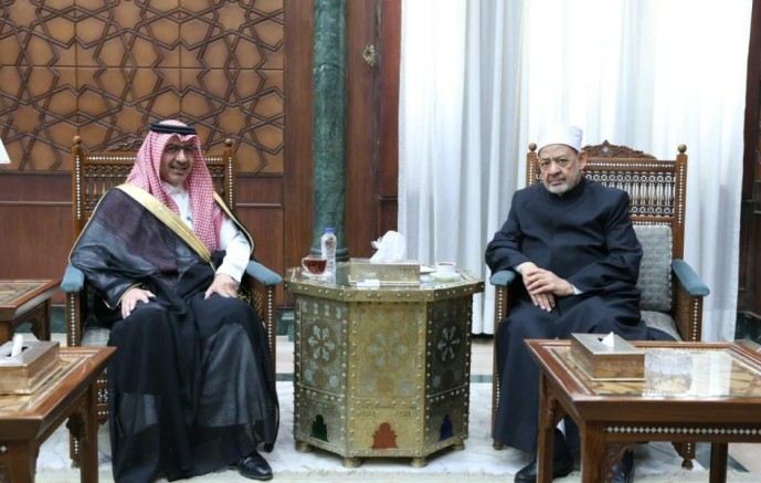 خلال استقبال سفير المملكة بالقاهرة.. شيخ الأزهر يجدد إدانته للاعتداءات الإيرانية على المنشآت المدنية والاقتصادية بالسعودية ودول الخليج