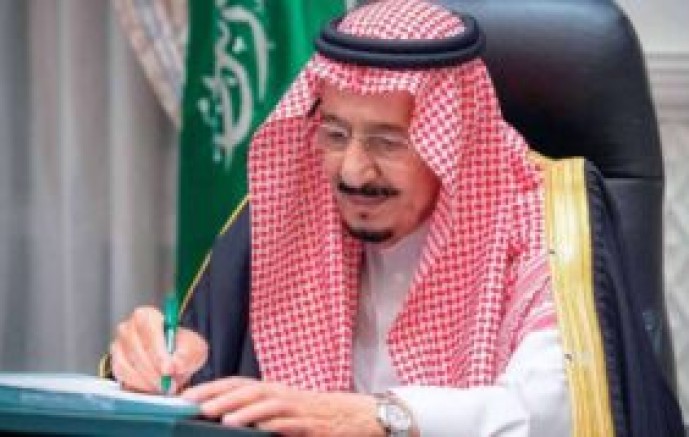 خادم الحرمين الشريفين يوجّه باستضافة 1000 معتمر ومعتمرة من مختلف دول العالم على نفقته الخاصة