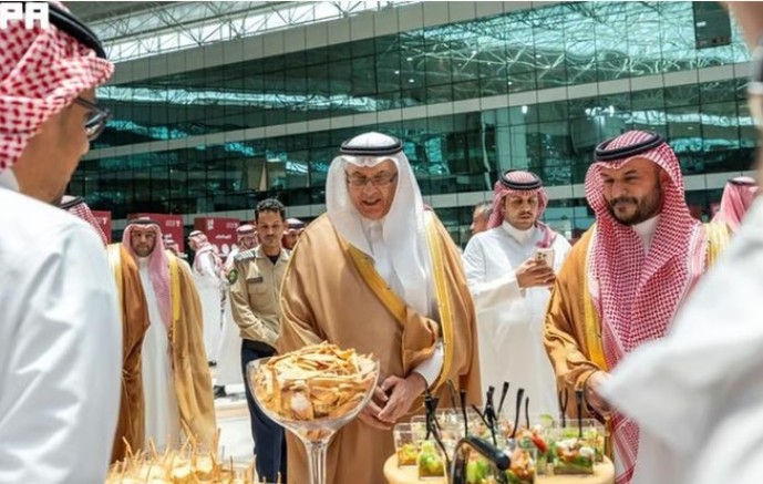 وزير البيئة يدشن حملة «بالتمر أبرك» لتعزيز التمور كمُحلٍّ طبيعي في الغذاء اليومي