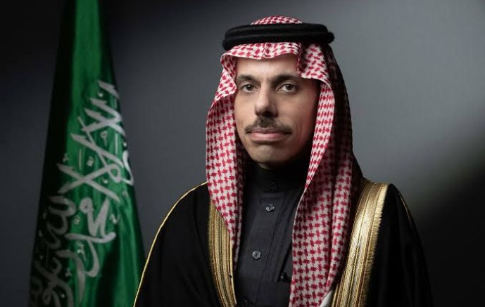 سمو وزير الخارجية يلتقي وزيرة الخارجية والتجارة والدفاع بجمهورية أيرلندا