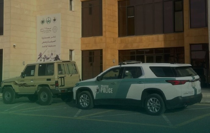 مرور القصيم يضبط قائد مركبة قاد دون لوحات وفرّ من الموقع