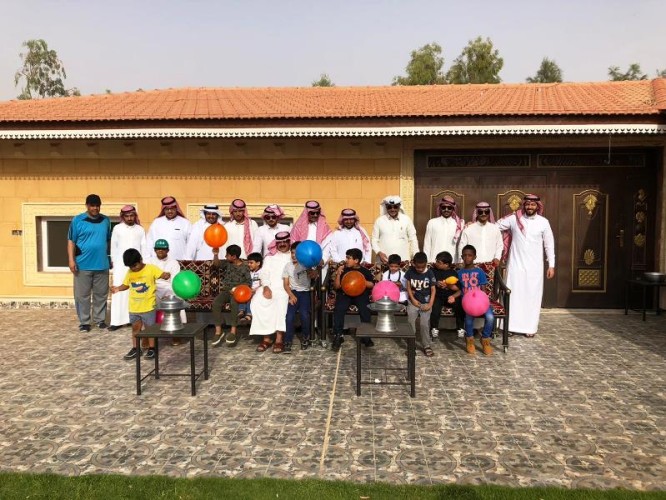 طلاب التربية الفكرية بمدرسة الملك عبد العزيز بزيارة لمزرعة السويلم