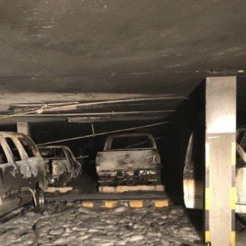 “بالصور”حريق يلتهم عدد كبير من السيارات المتوقفة في ظروف غامضة بجدة