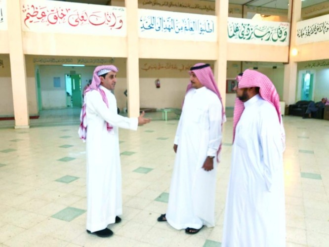 وفد من فريق التقييم بجائزة الشيخ حمدان بن راشد آل مكتوم في زيارة لمجمع آل مشحنة التعليمي