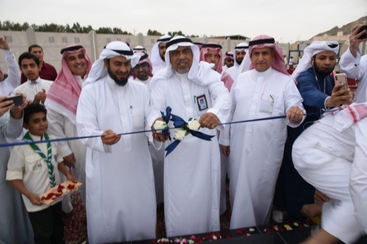 أمين العاصمة المقدسة يزور مدرسة البلد الأمين ويضع حجر الأساس للصالة الرياضية متعددة الأغراض