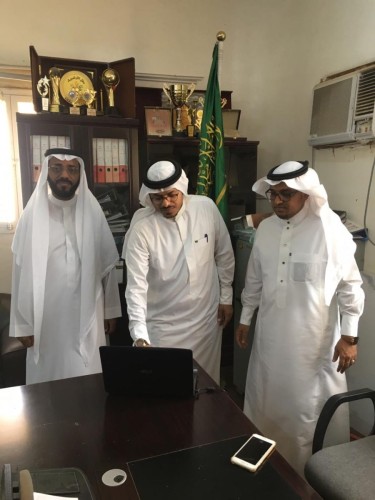 ‏قائد المتوسطة الثانية ببيش يدشن حساب المدرسة على تويتر