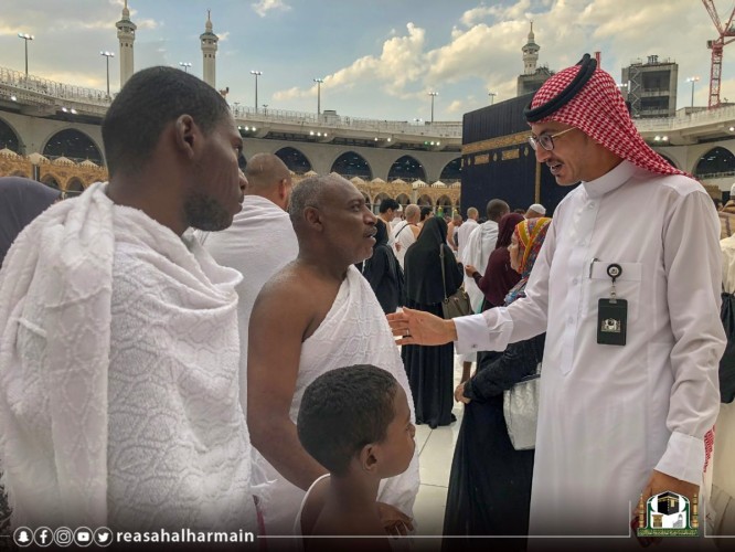 سقوط أمطار متوسطة على المسجد الحرام