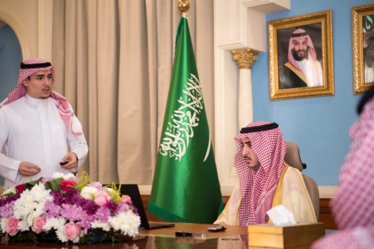 سمو أمير الجوف يطلع على أهداف منصة اعتماد الإلكترونية للخدمات المالية الحكومية