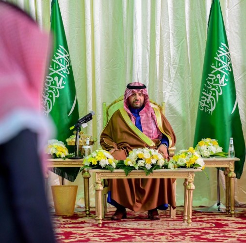 أمير منطقة الحدود الشمالية يتفقد محافظة العويقيلة