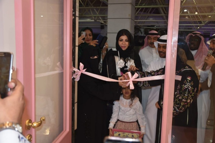 “أميمة عزوز” المصممة السعودية وصلت إلى العالمية بجدارة واقتدار