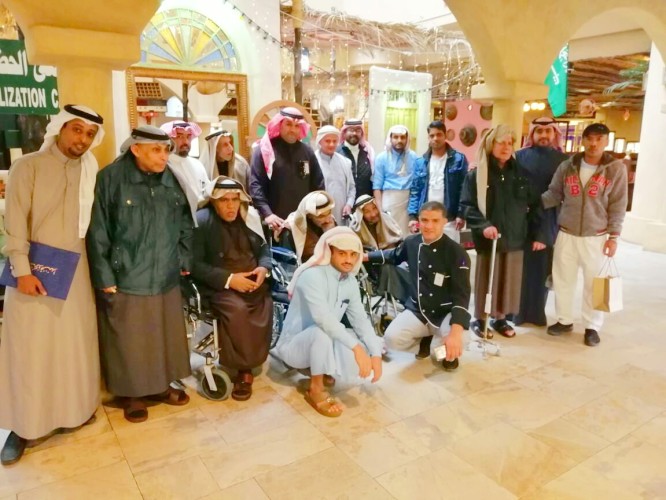 “قيصرية” مجمع الراشد” مول بالخبر تستضيف آباء دار الرعاية الاجتماعية بالدمام