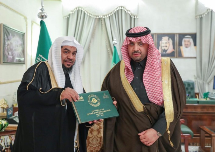 أمير الحدود الشمالية يستقبل مدير فرع هيئة الأمر بالمعروف بالمنطقة