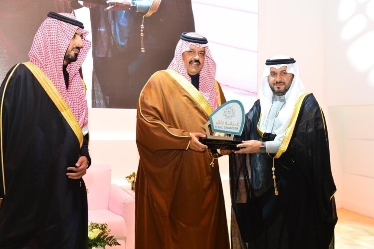 أمير منطقة حائل يتوج “أجا فارما” بجائزة التميز في التوطين