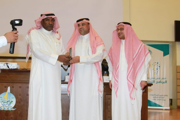 أ-د محمد أبو راسين يرعى انطلاق الدورات التدريبية لطلاب وطالبات الجامعة