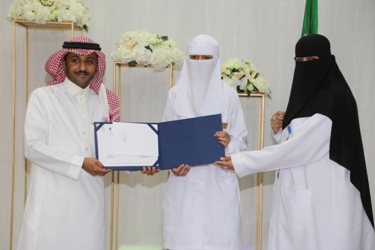 الحميضان يرعى احتفال اليوم العالمي للتمريض بمستشفى الولادة والأطفال بالأحساء