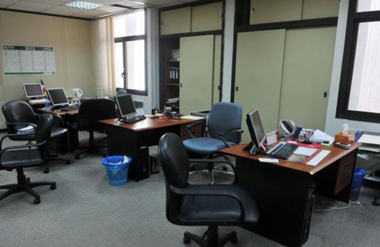 الخدمة المدنية: حسم راتب يومين من المتغيبين عن العمل بعد العيد.. و”الرقابة والتحقيق” تنشر فرقها التفتيشية