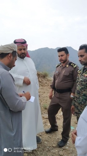 جولة ميدانية لمحافظ الداير مع القيادات الأمنية.. تحبط عملية تسلل مخالفين