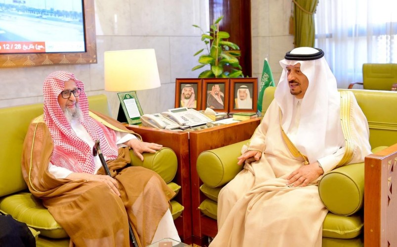 سمو الأمير فيصل بن بندر يستقبل عضوي هيئة كبار العلماء “الفوزان والسليمان”