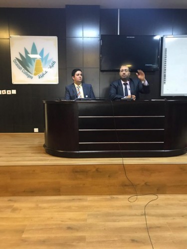 كليات عنيزة تقيم محاضرة توعوية للطلاب