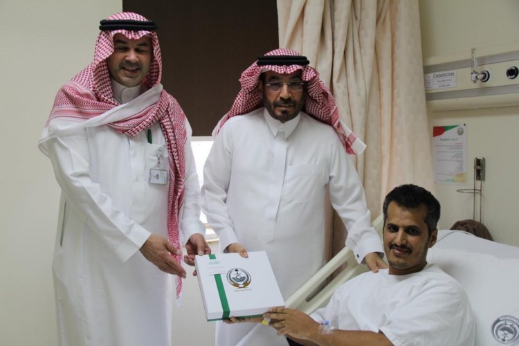 وزير الداخلية يعايد المنومين في مستشفيات قوى الأمن