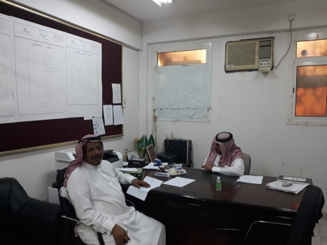 رئيس الوحدة الإشرافية بتعليم ضمد يزور مدرسة الطاهرية