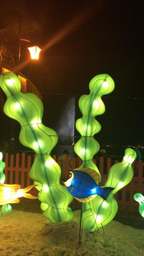 حديقة الوهج تجذب زوار كورنيش الحمراء