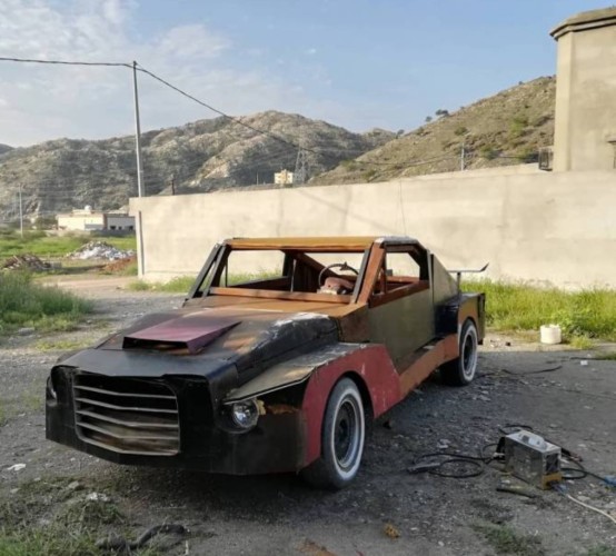 مواطن برجال ألمع يقترب من صناعة سيارة رياضية بتقنيات متطورة