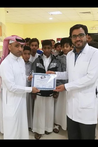 طلاب عمرو بن العاص المتوسطة بالهفوف يزورون مركز أمراض الدم الوراثية