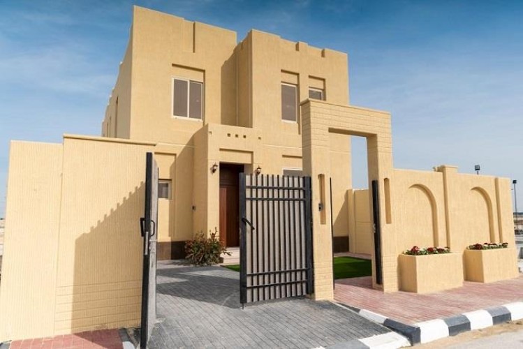 بالصور.. الدمام تشهد تسلم أول مواطن لفيلا من دورين أنجِزت في يومين بتقنيات البناء الحديثة