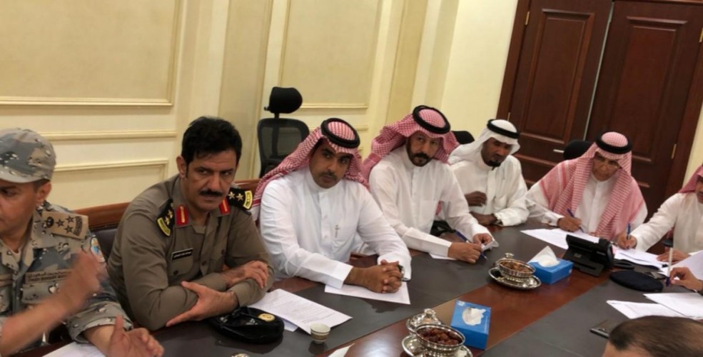 محافـظ الخفجي يعقد اجتماع مع اللجنة الدائمه لمواجهة أخطار الأمطار والسيول  بالخفجي لمناقشة خطة هذا العام