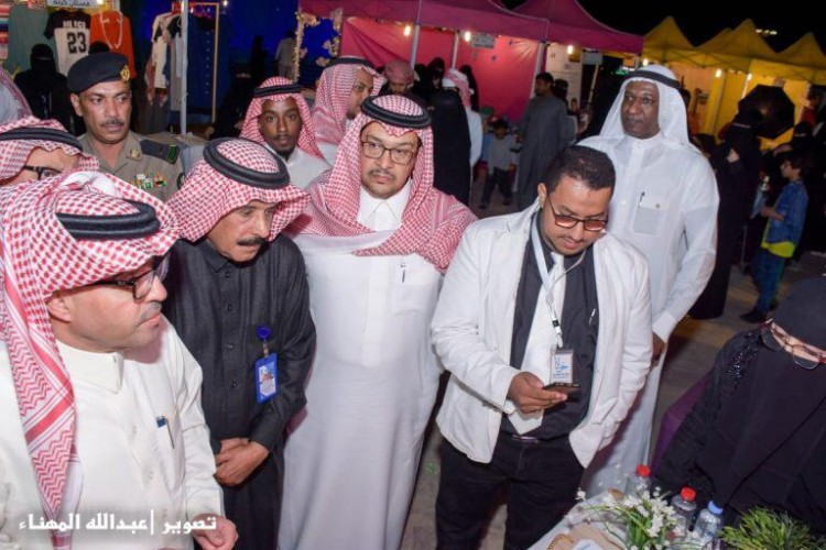 رئيس المنظمه العربيه للسياحه في زيارة مهرجان هب البراد ٢ في الأحساء