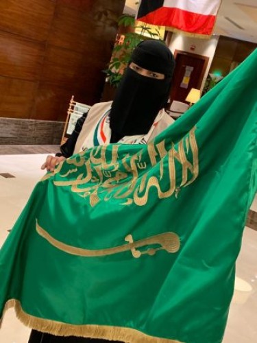 “القيادة ” تهنئ أمير الكويت بذكرى اليوم الوطني وأرض البقاع الطاهرة تحتفل من فندق رافلز بأعلام الكويت والسعودية