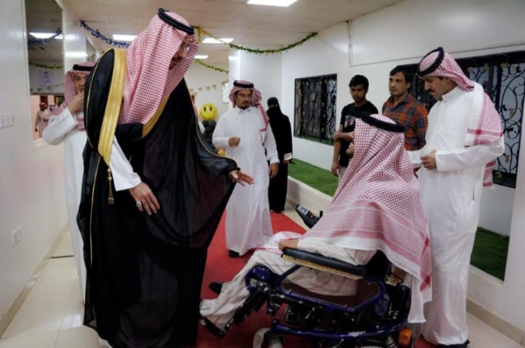 جمعية نجاح الأسرة .. تعايد نزلاء مستشفى النقاهة