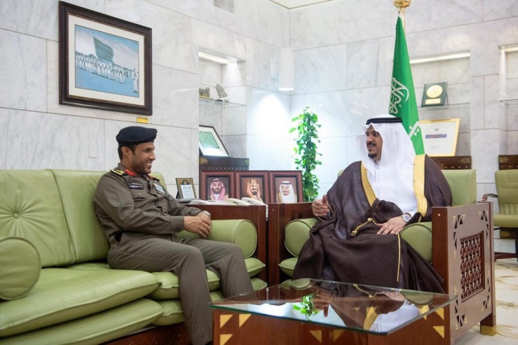 سمو أمير الرياض بالنيابة يستقبل نائب مدير شرطة الرياض المكلف