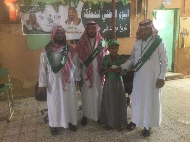 مدرسة العبادلة الإبتدائية والمتوسطة تحتفل بذكرى اليوم الوطني 88