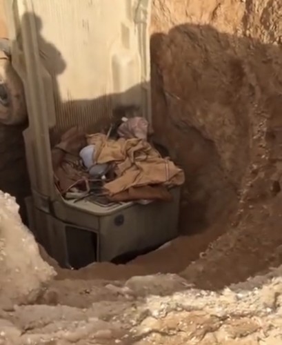 سقوط مروع لـ«جيب شاص» في بئر مهجورة (فيديو)