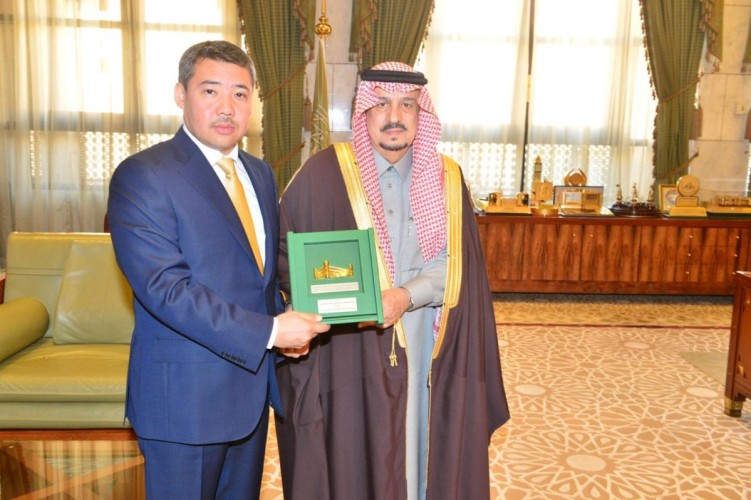 أمير الرياض يستقبل سفير جمهورية كازاخستان لدى المملكة