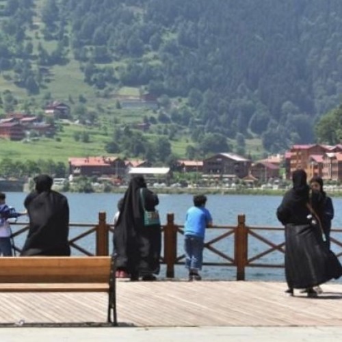 الكشف عن سر اختفاء “عبير” في إسطنبول … ومفاجأة بشأن “سوري” عرض المساعدة !