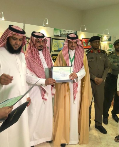 محافظ بيشة يكرم الطلوق