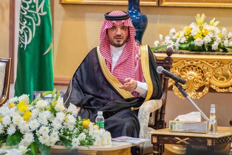 وزير الداخلية يهنئ خادم الحرمين وولي العهد بنجاح موسم الحج