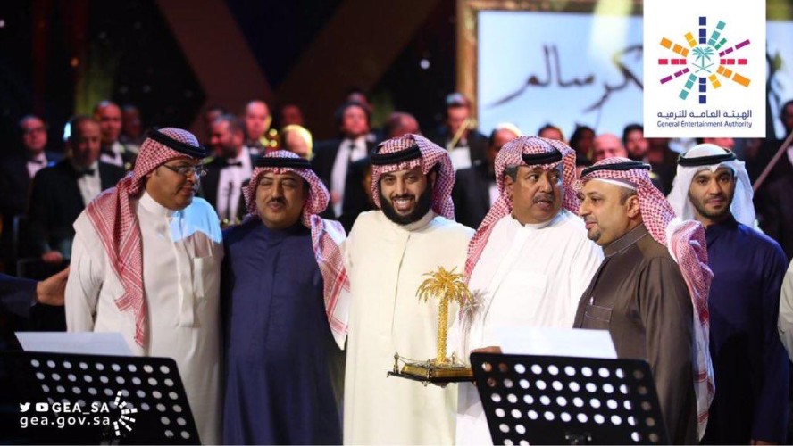 شاهد.. حفل تكريم “أبو بكر سالم” بالرياض.. والفنان الراحل يقدم أشهر أغانيه عبر “الهولوغرام”