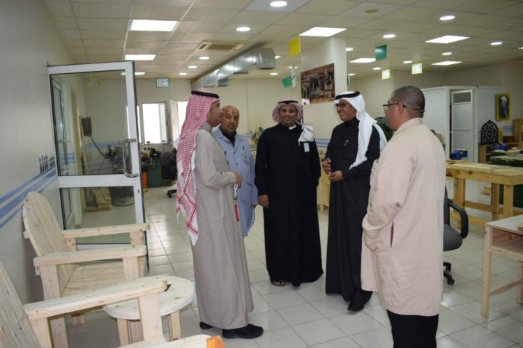 التأهيل الشامل للذكور بالدمام يستقبل الراشدي مدير التأهيل بالقنفذة