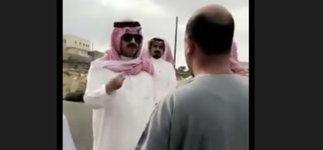 شاهد بالفيديو.. موقف نبيل لـ “نائب أمير عسير” مع عدد من المواطنين بأبها