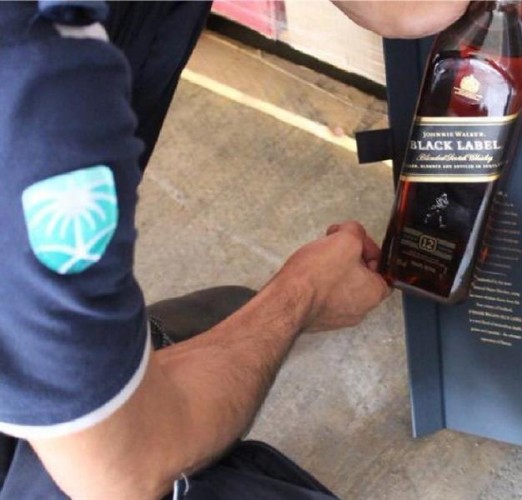 إحباط تهريب نحو 11.5 مليون سيجارة وأكثر من 26 ألف زجاجة خمر بمنفذ البطحاء